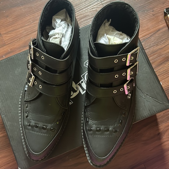 Anarchic pointed creepers - Picture 2 of 6